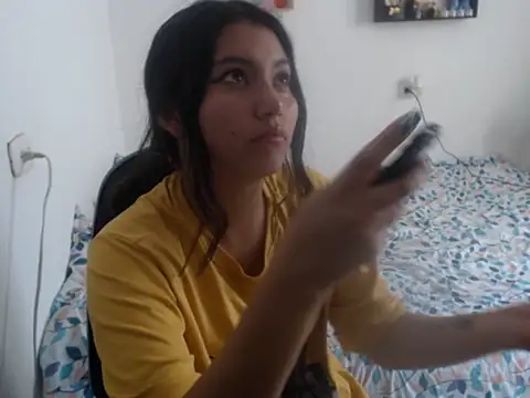 Snapshot of HannaKlein chatting on 12/11/24, 07:03 HannaKlein online show from 12/11/24, 07:03