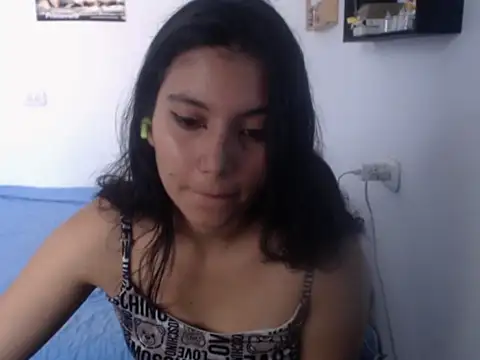 Snapshot of HannaKlein chatting on 03/08/25, 01:47 HannaKlein online show from 03/08/25, 01:47
