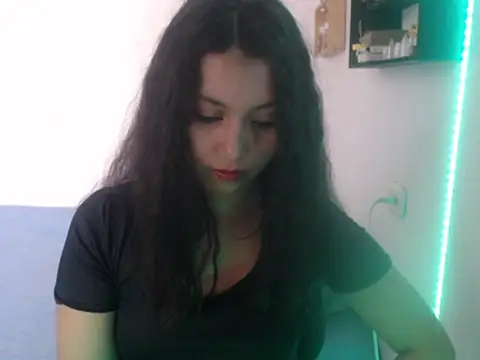 Snapshot of HannaKlein chatting on 03/15/25, 02:01 HannaKlein online show from 03/15/25, 02:01