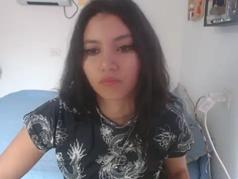 Snapshot of HannaKlein chatting on 09/19/25, 01:23 HannaKlein online show from 09/19/25, 01:23