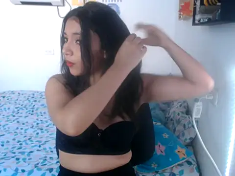 Snapshot of HannaKlein chatting on 09/23/25, 01:03 HannaKlein online show from 09/23/25, 01:03