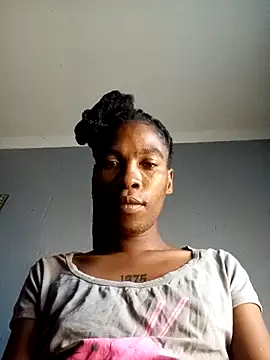 Snapshot of hoittytoittyxx chatting on 10/27/25, 04:11 hoittytoittyxx online show from 10/27/25, 04:11