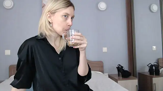 Snapshot of AvelinaLeoni chatting on 02/13/25, 07:13 AvelinaLeoni online show from 02/13/25, 07:13