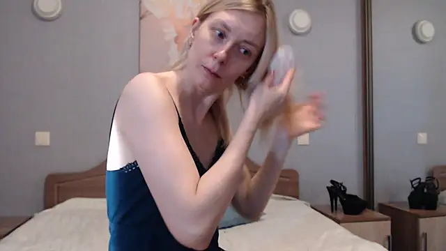 Snapshot of AvelinaLeoni chatting on 02/26/25, 06:37 AvelinaLeoni online show from 02/26/25, 06:37