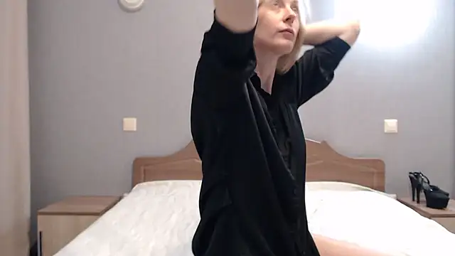 Snapshot of AvelinaLeoni chatting on 03/07/25, 05:40 AvelinaLeoni online show from 03/07/25, 05:40