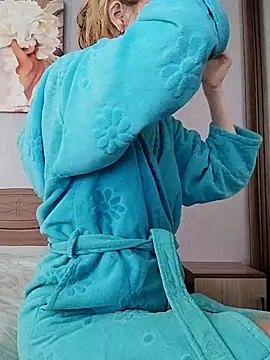 Snapshot of AvelinaLeoni chatting on 03/19/25, 06:03 AvelinaLeoni online show from 03/19/25, 06:03