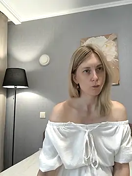 Snapshot of AvelinaLeoni chatting on 09/09/25, 05:29 AvelinaLeoni online show from 09/09/25, 05:29