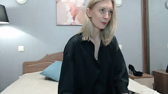 AvelinaLeoni online show from 02/16/26, 06:53