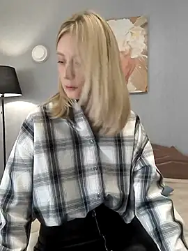 AvelinaLeoni online show from 04/06/26, 06:58