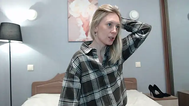 AvelinaLeoni online show from 04/27/26, 07:39