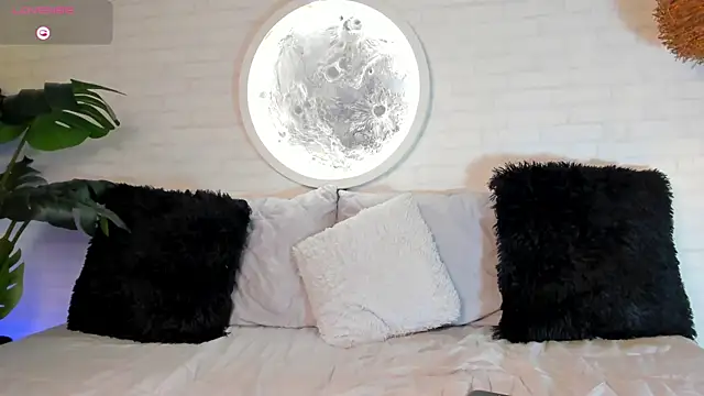 Snapshot of Elise_Diamond chatting on 02/05/25, 01:37 Elise Diamond online show from 02/05/25, 01:37