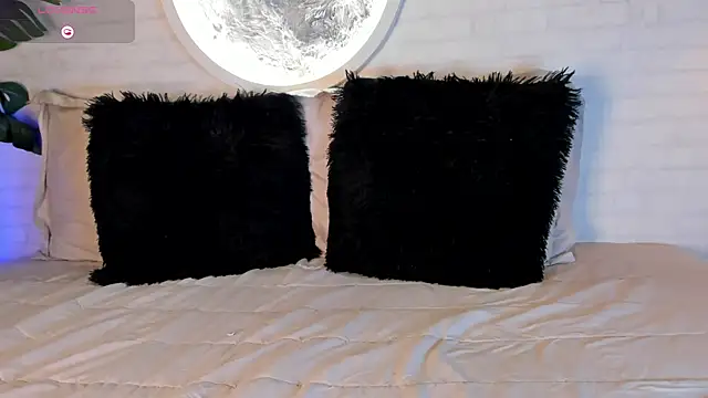 Snapshot of Elise_Diamond chatting on 03/01/25, 02:04 Elise Diamond online show from 03/01/25, 02:04