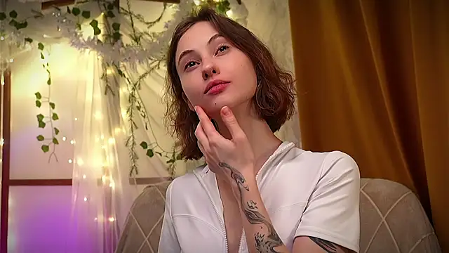 Snapshot of Devilina_V chatting on 01/25/25, 05:40 Devilina V online show from 01/25/25, 05:40