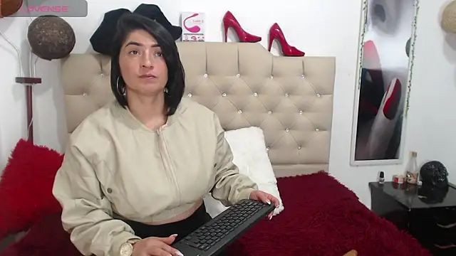 karenlennox1 online show from 12/27/24, 11:31