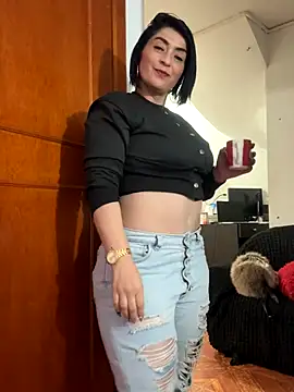 karenlennox1 online show from 10/03/25, 10:40