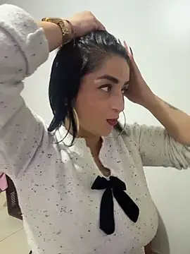 karenlennox1 online show from 03/04/26, 12:05