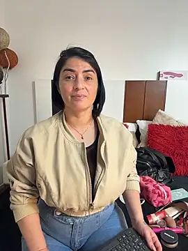 karenlennox1 online show from 04/22/26, 01:41