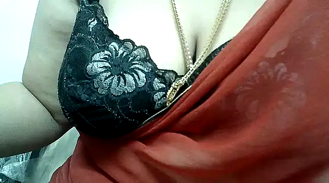 hot pavitra online show from 12/22/24, 11:41