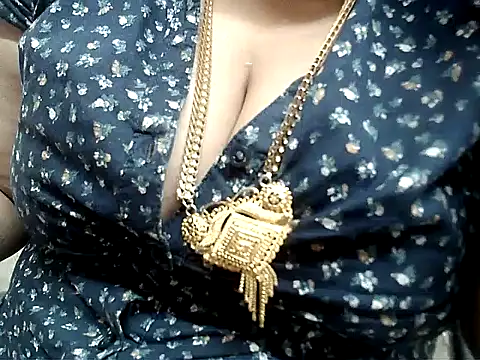 hot pavitra online show from 01/20/25, 11:43