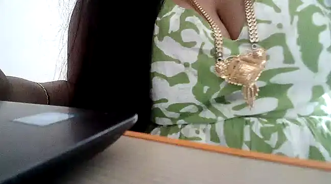 hot pavitra online show from 02/13/25, 06:52