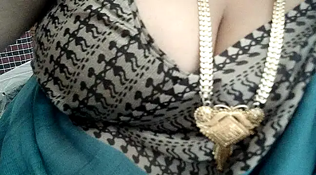 hot pavitra online show from 02/16/25, 05:15
