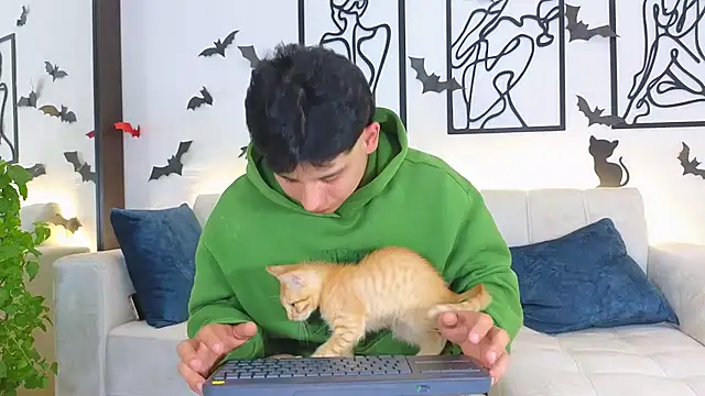 Nicole and deam13 online show from 10/17/25, 11:29