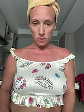 Snapshot of UmaTruewoman chatting on 07/17/26, 11:06 UmaTruewoman online show from 07/17/26, 11:06