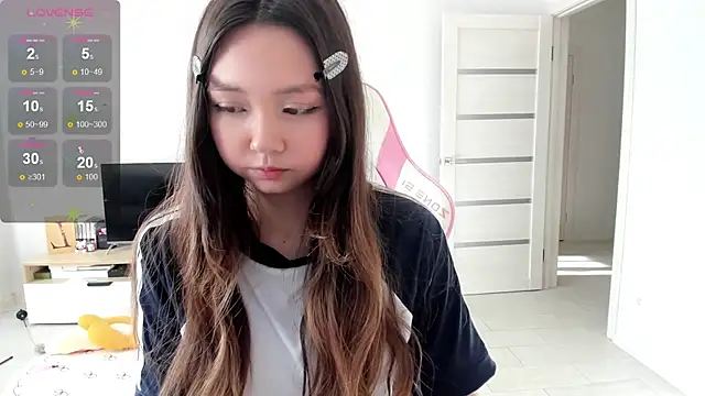 Snapshot of Fluffy_Rose chatting on 06/19/26, 12:26 Fluffy Rose online show from 06/19/26, 12:26