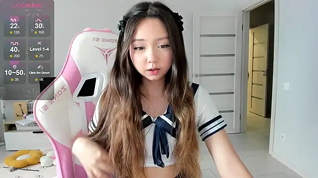 Snapshot of Fluffy_Rose chatting on 07/17/26, 01:23 Fluffy Rose online show from 07/17/26, 01:23