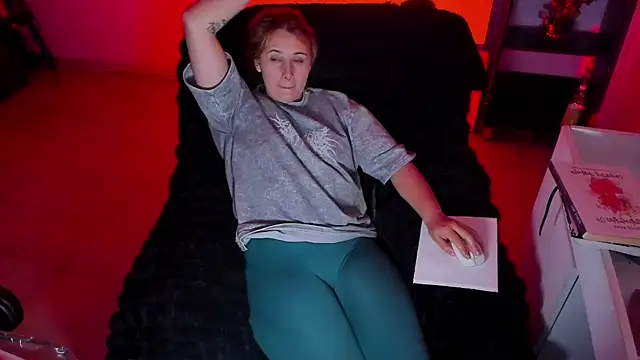 bonnie moon  online show from 11/21/25, 11:03