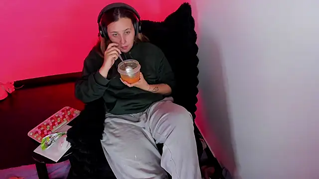 bonnie moon  online show from 01/16/26, 02:37