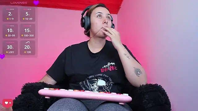 bonnie moon  online show from 02/09/26, 09:41