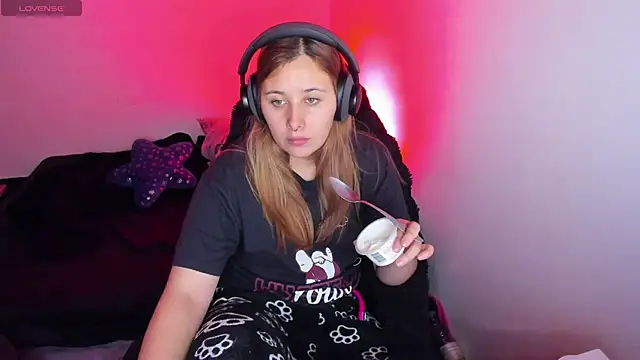 bonnie moon  online show from 04/09/26, 11:21