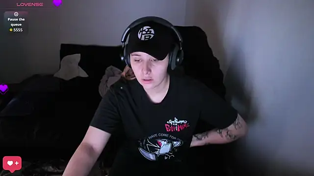 bonnie moon  online show from 04/18/26, 09:04