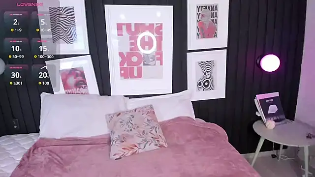 Kayla stern  online show from 11/20/25, 07:35