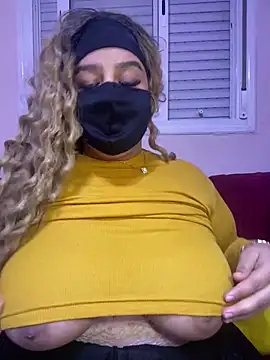 Snapshot of mari_layali chatting on 12/23/24, 06:00 mari layali online show from 12/23/24, 06:00