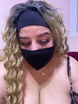 Snapshot of mari_layali chatting on 01/06/25, 08:07 mari layali online show from 01/06/25, 08:07