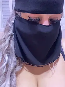 Snapshot of mari_layali chatting on 03/04/25, 03:00 mari layali online show from 03/04/25, 03:00