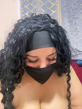 Snapshot of mari_layali chatting on 10/19/25, 01:06 mari layali online show from 10/19/25, 01:06