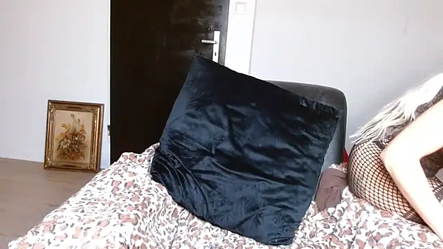 Snapshot of JuicyJanexo chatting on 12/09/24, 08:44 JuicyJanexo online show from 12/09/24, 08:44