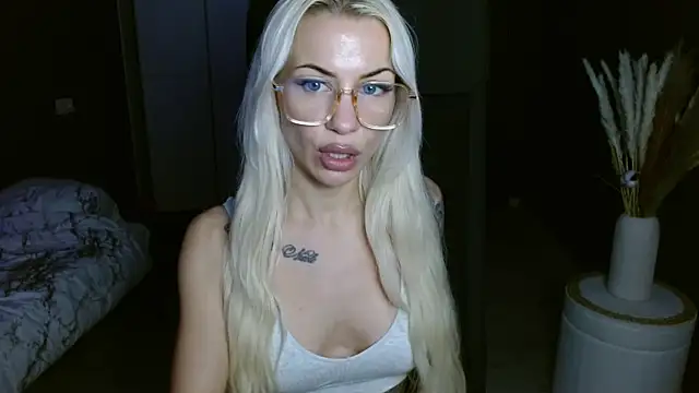 Snapshot of JuicyJanexo chatting on 03/07/25, 05:08 JuicyJanexo online show from 03/07/25, 05:08