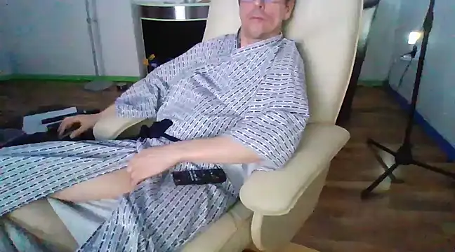 Snapshot of Minm666 chatting on 02/01/25, 04:14 Minm666 online show from 02/01/25, 04:14