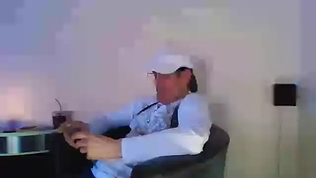 Snapshot of Minm666 chatting on 02/28/25, 10:28 Minm666 online show from 02/28/25, 10:28