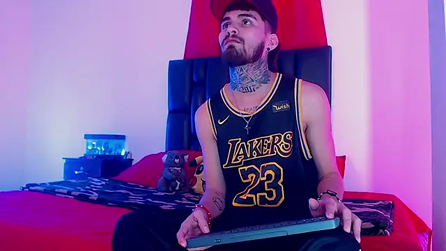 Snapshot of Brutal_Sex_Fucking chatting on 02/19/25, 09:14 Brutal Sex Fucking online show from 02/19/25, 09:14