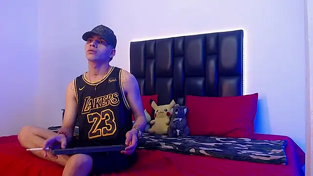 Snapshot of Brutal_Sex_Fucking chatting on 02/25/25, 09:35 Brutal Sex Fucking online show from 02/25/25, 09:35