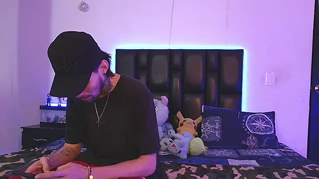 Snapshot of Brutal_Sex_Fucking chatting on 10/15/25, 10:32 Brutal Sex Fucking online show from 10/15/25, 10:32