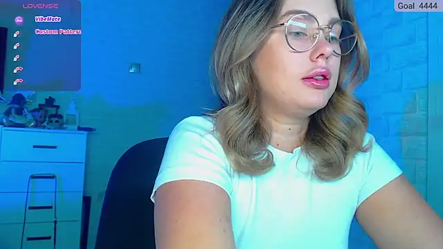 SuchCute online show from 03/04/25, 01:23