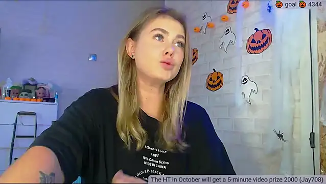 SuchCute online show from 10/24/25, 02:52