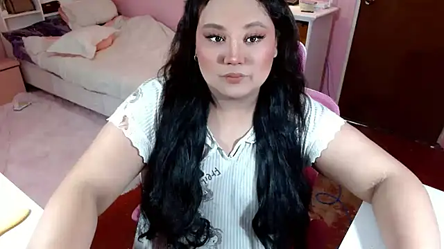 Snapshot of GiannaLopezSmith chatting on 10/17/25, 04:59 GiannaLopezSmith online show from 10/17/25, 04:59