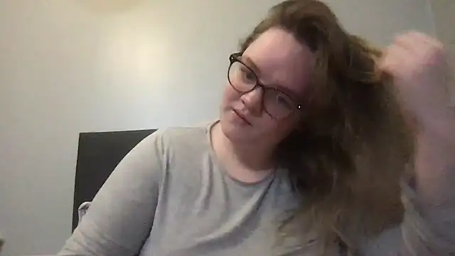 honeyyy24 online show from 12/18/25, 09:32